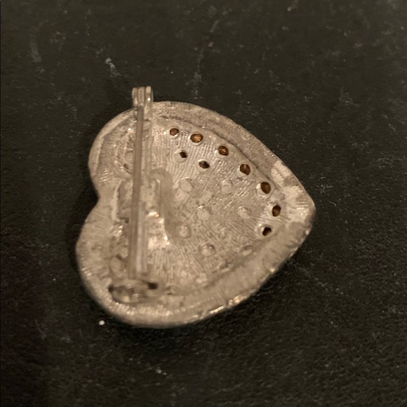 80s Vintage large 🤍 heart 💎rhinestone pin - Picture 2 of 2